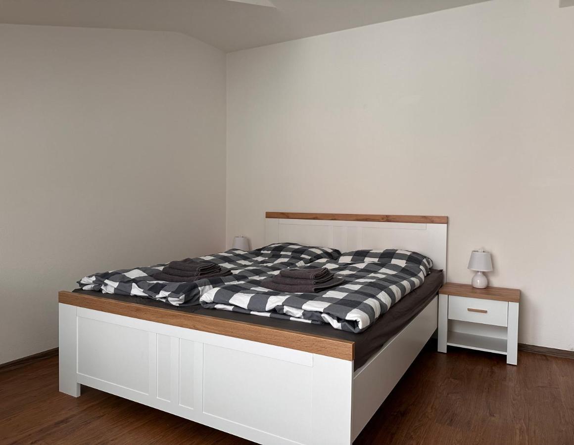 Apartman Ab Kryte Parkovani Zdarma Ceske Budejovice Buitenkant foto